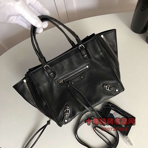 巴黎世家蝙蝠包 奢侈品領域最受歡迎的手袋之一