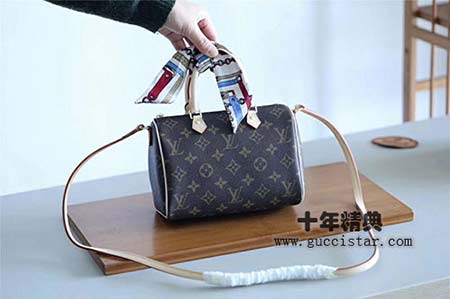 枕頭包你喜歡哪個(gè)品牌 lv還是古奇?0
