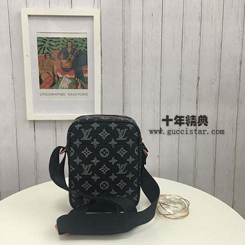 DANUBE小號斜挎包郵差包 倒掛顛倒lv M43678