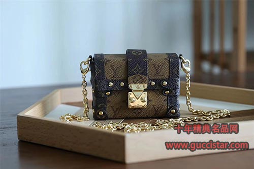 路易威登Essential Trunk迷你鏈條包小盒子