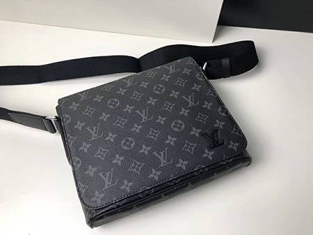 lv男士挎包已經發展到與現代時尚完美契合M44000