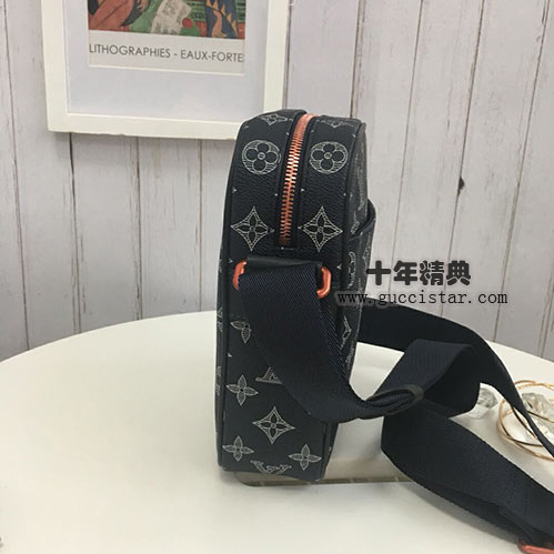 DANUBE小號斜挎包郵差包 倒掛顛倒lv M43678