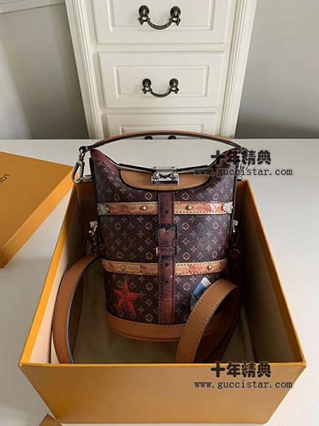 lv 2019新款絲印徽章品牌女包0