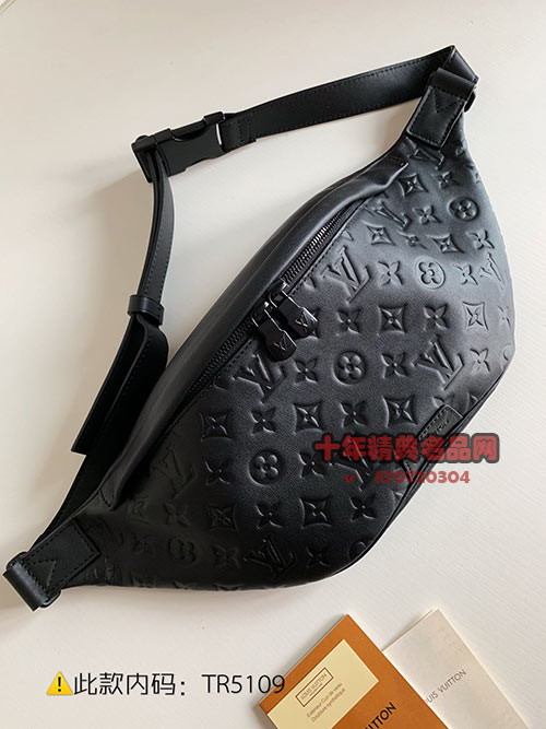 2019lv新款DISCOVERY黑色全皮壓花腰包 M443880