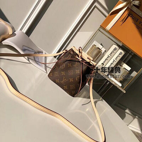 經典lv老花迷你Nano Lockit水桶包M4134