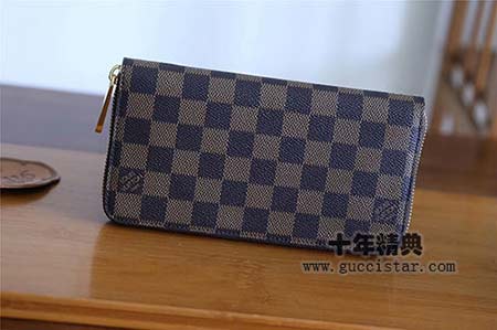 lv圣誕絲印錢包 咖啡格zippy拉鏈錢包 M60015