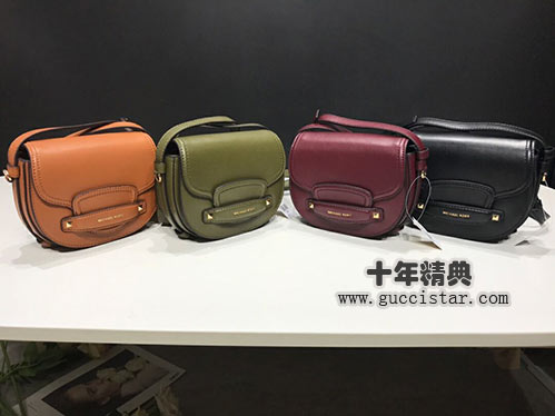 2019新款Mk馬鞍Cary牛皮郵差包