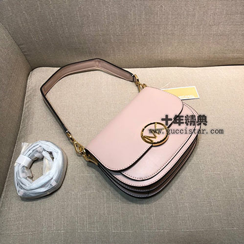 2019最新款mk lillie馬鞍包 搭配任意風格造型0