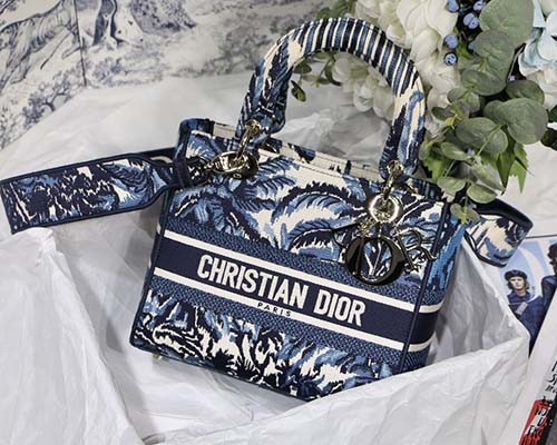 椰樹Lady dior刺繡 汲取大量自然元素打破常規戴妃包